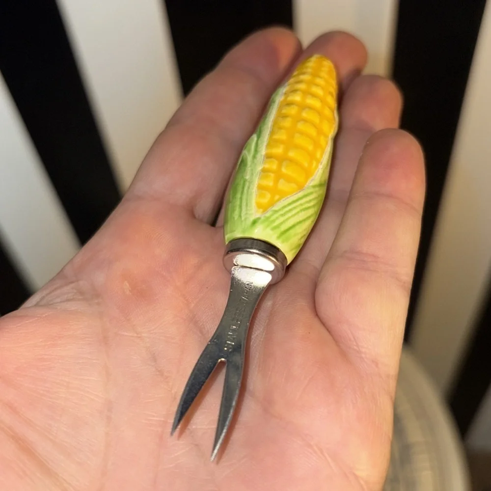 Red Gingham Corn Plate & Ceramic Corn Shaped holders / Small Forks Vintage 80s